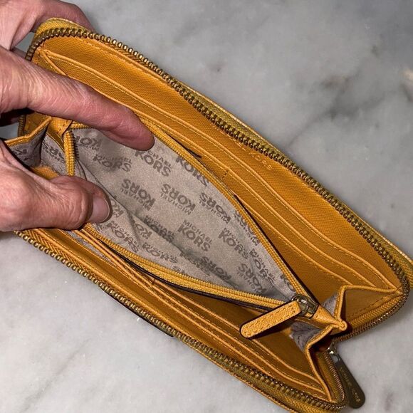 Michael Wallet Kors Yellow Signature Logo Saffiano Leather Full Zip Continental - Picture 15 of 16